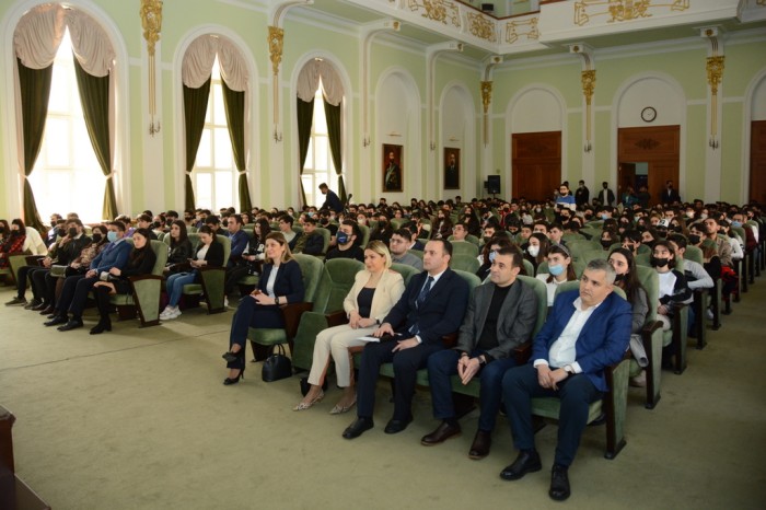 UNEC-də “Bir ideyam var” layihəsinin təqdimatı keçirildi - FOTOLAR